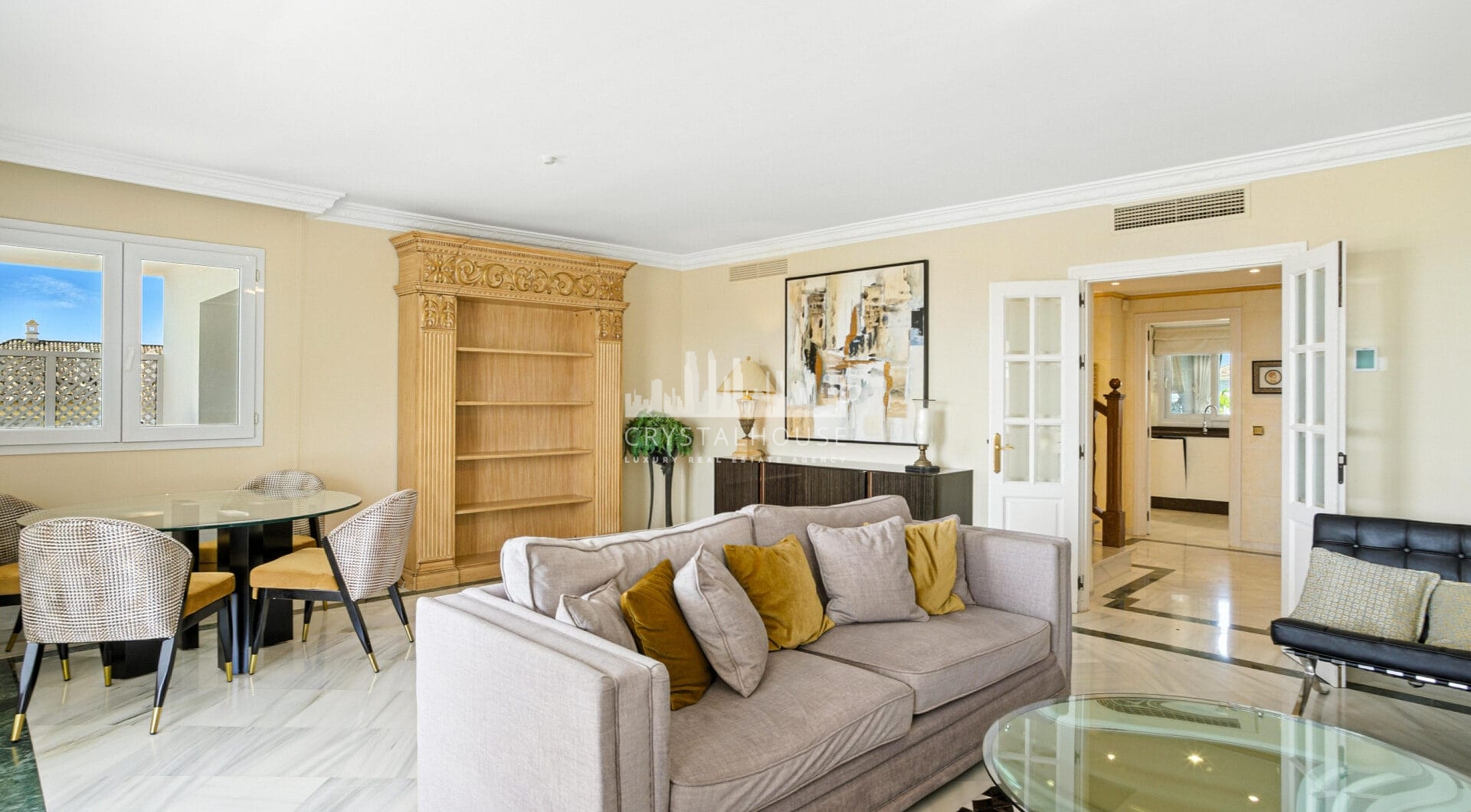 Wonderful three bedroom, south east facing duplex penthouse in the exclusive and gated community of Monte Paraiso on the Golden Mile