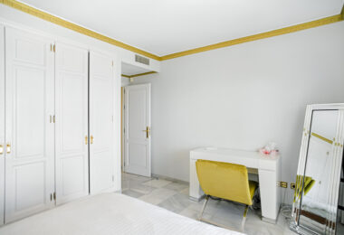 Wonderful three bedroom, south east facing duplex penthouse in the exclusive and gated community of Monte Paraiso on the Golden Mile