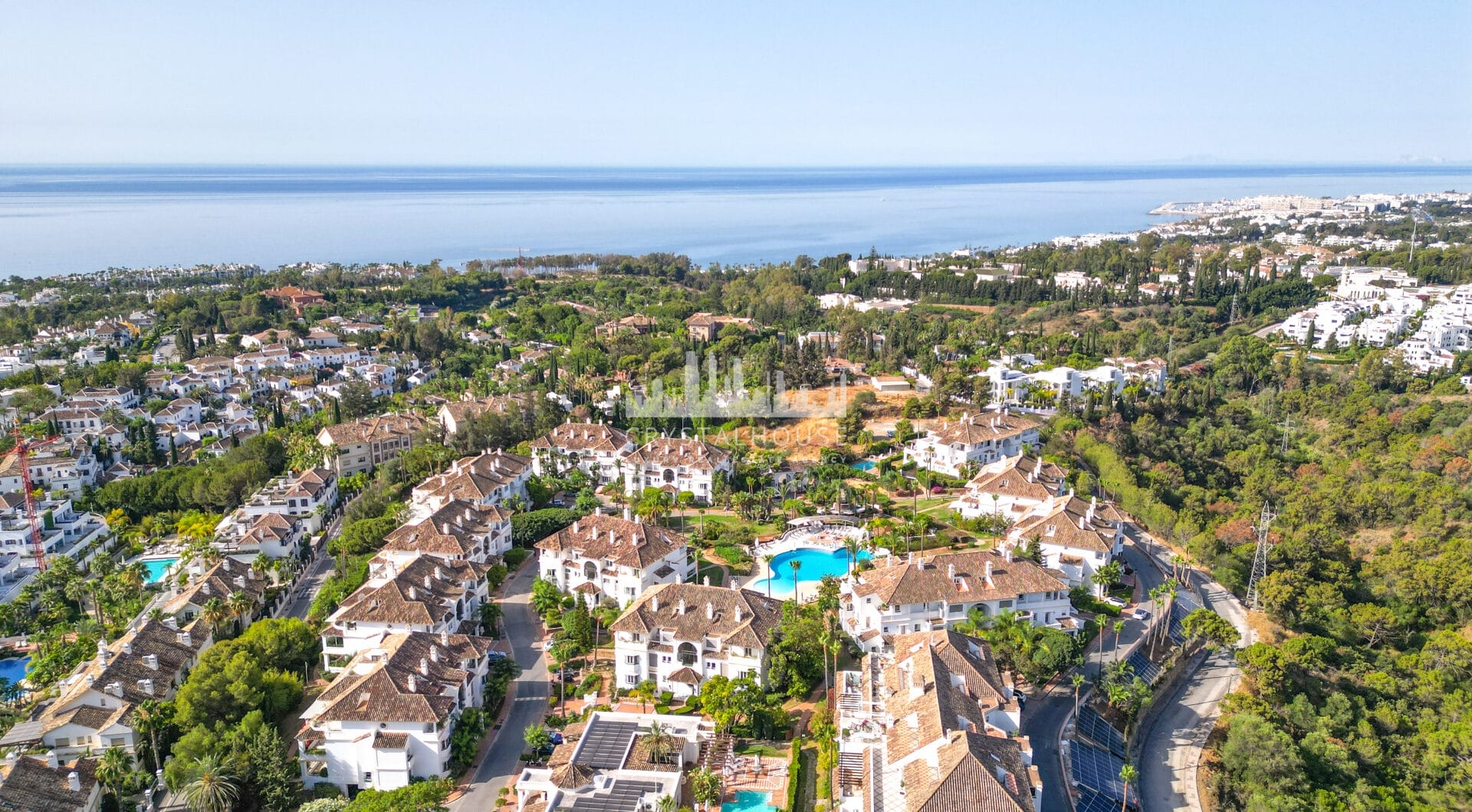 Wonderful three bedroom, south east facing duplex penthouse in the exclusive and gated community of Monte Paraiso on the Golden Mile