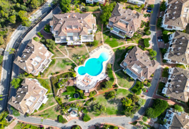Wonderful three bedroom, south east facing duplex penthouse in the exclusive and gated community of Monte Paraiso on the Golden Mile