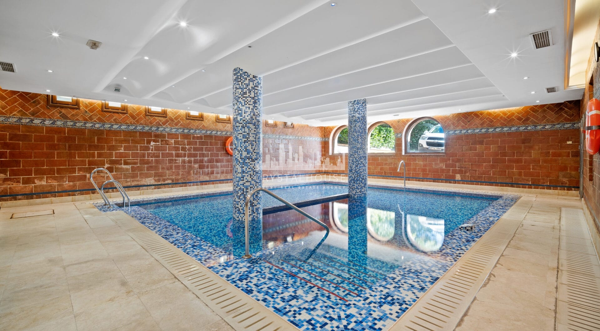 Wonderful three bedroom, south east facing duplex penthouse in the exclusive and gated community of Monte Paraiso on the Golden Mile