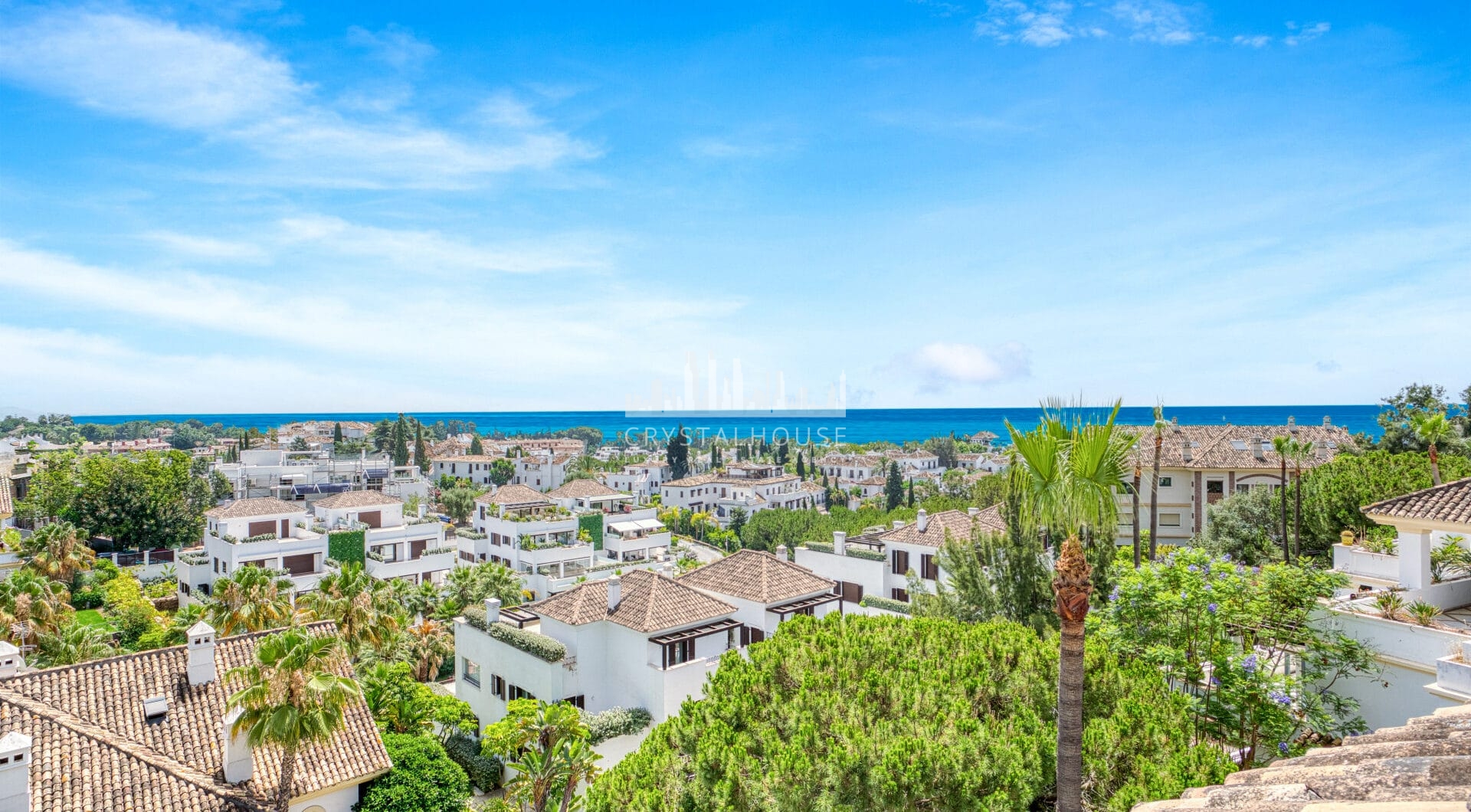Wonderful three bedroom, south east facing duplex penthouse in the exclusive and gated community of Monte Paraiso on the Golden Mile
