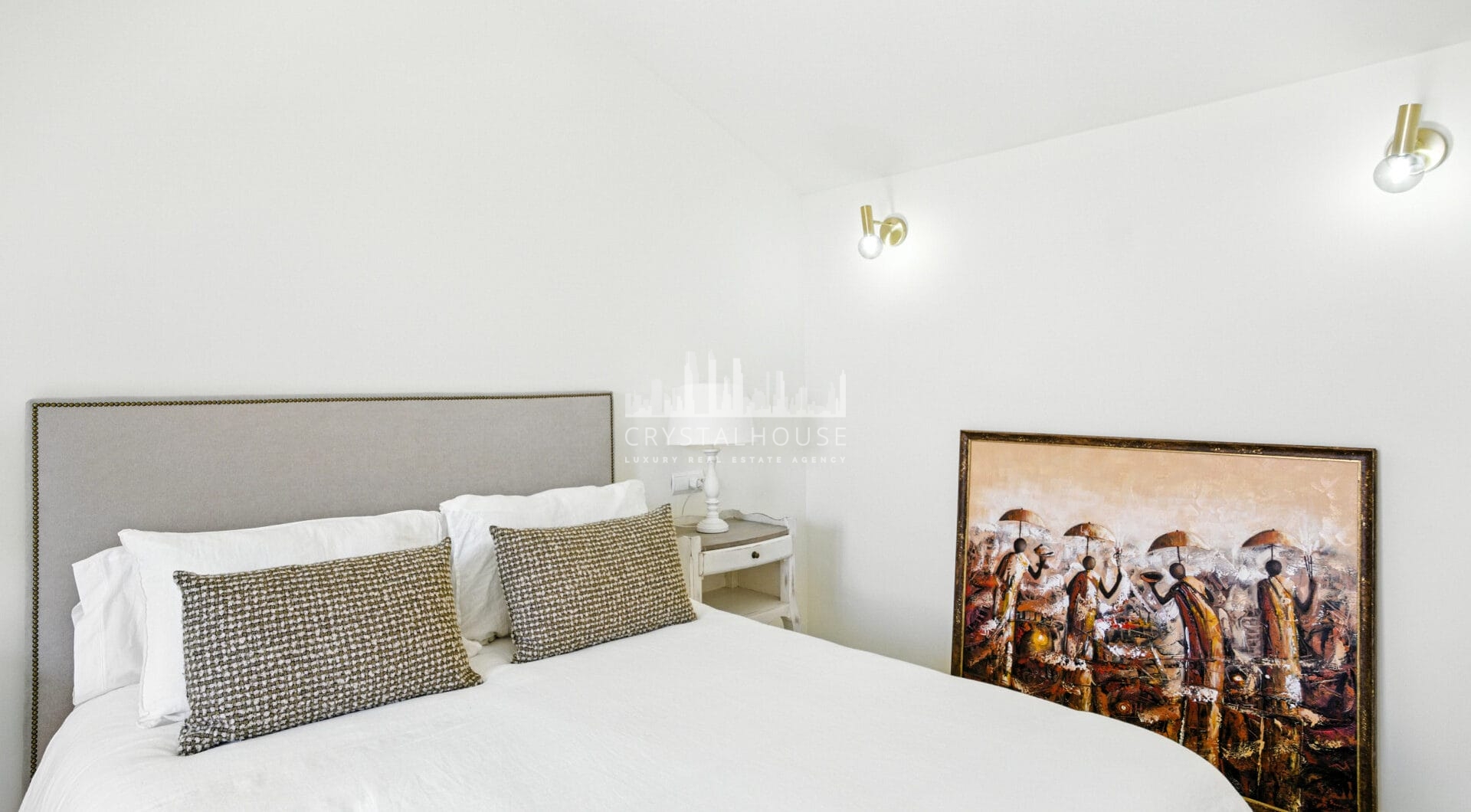 Beautiful, south facing three bedroom duplex penthouse, located in the gated community Costa Nagueles III
