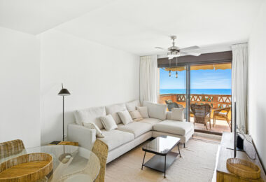 Beautiful, south facing three bedroom duplex penthouse, located in the gated community Costa Nagueles III