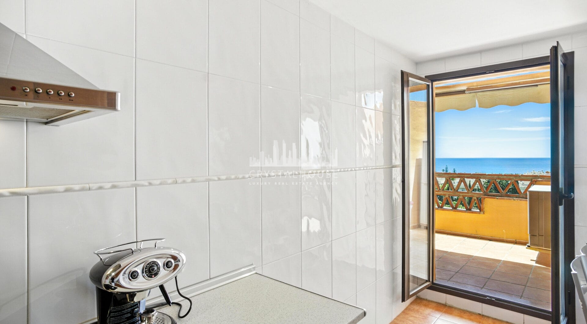 Beautiful, south facing three bedroom duplex penthouse, located in the gated community Costa Nagueles III