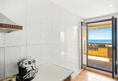 Beautiful, south facing three bedroom duplex penthouse, located in the gated community Costa Nagueles III