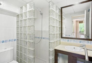 Beautiful, south facing three bedroom duplex penthouse, located in the gated community Costa Nagueles III