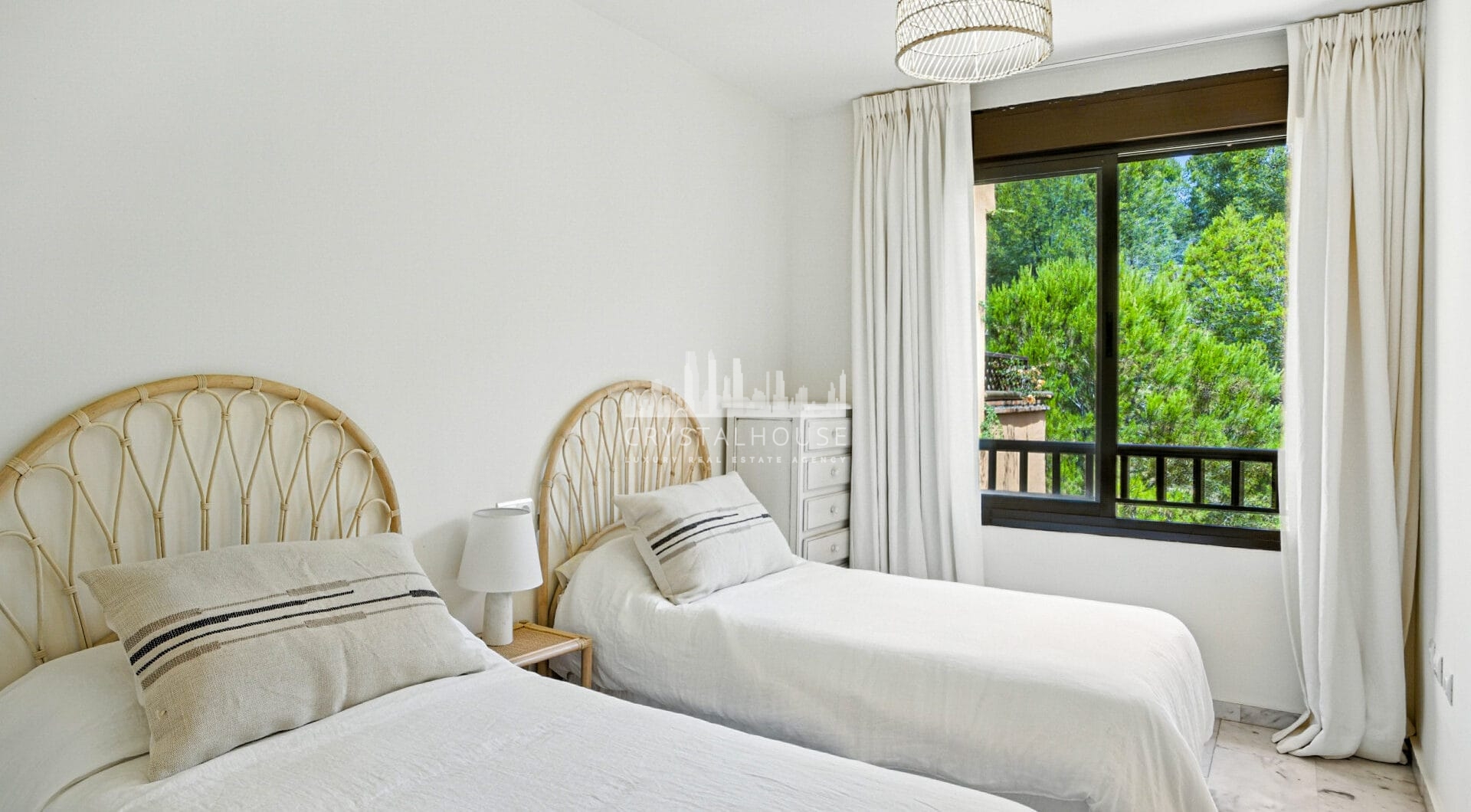 Beautiful, south facing three bedroom duplex penthouse, located in the gated community Costa Nagueles III