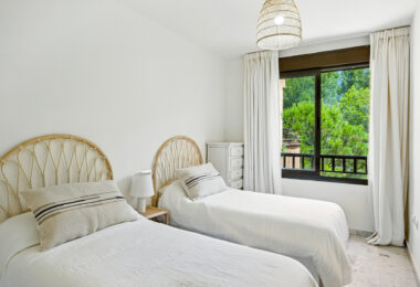 Beautiful, south facing three bedroom duplex penthouse, located in the gated community Costa Nagueles III