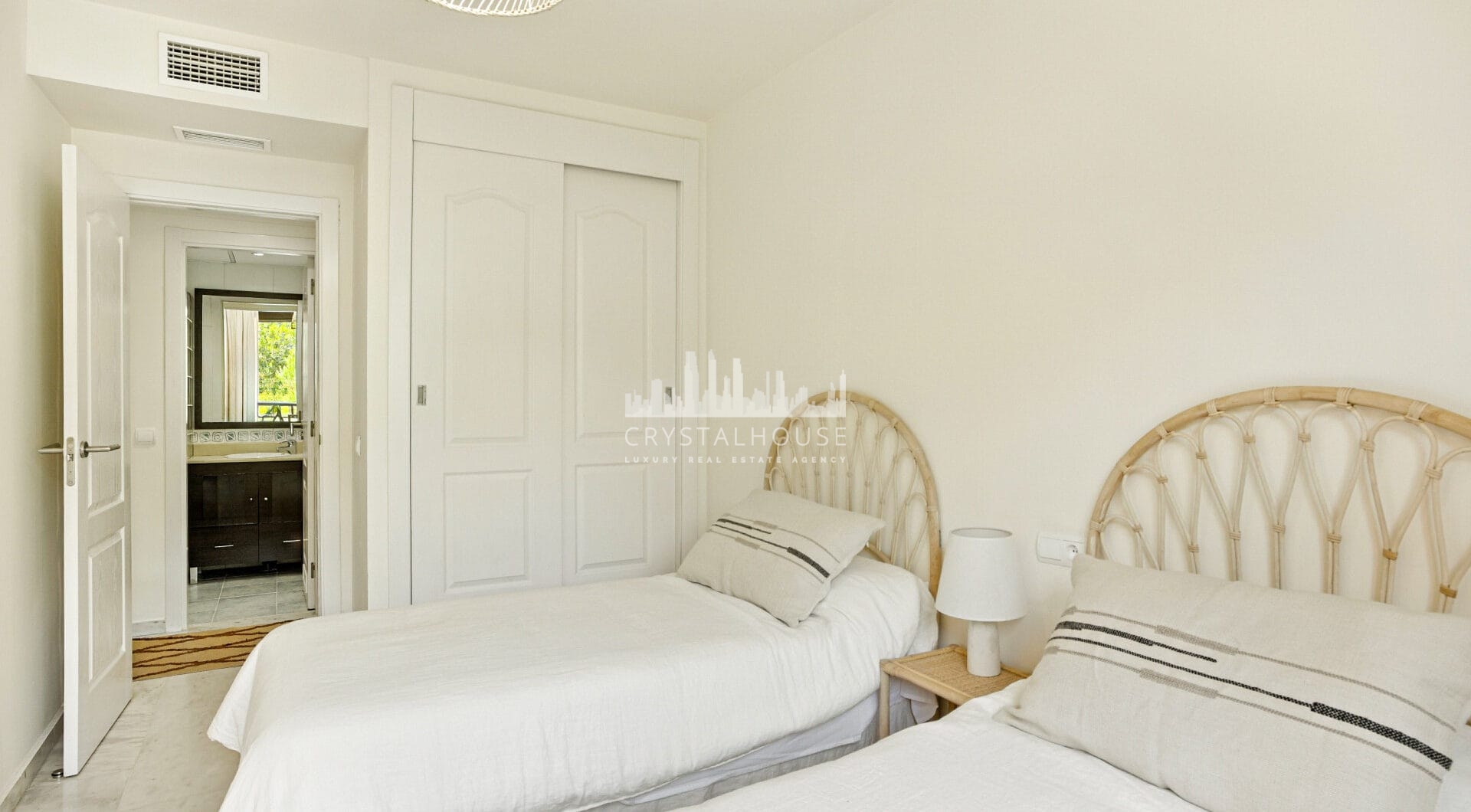 Beautiful, south facing three bedroom duplex penthouse, located in the gated community Costa Nagueles III