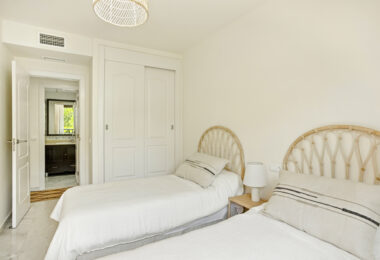 Beautiful, south facing three bedroom duplex penthouse, located in the gated community Costa Nagueles III