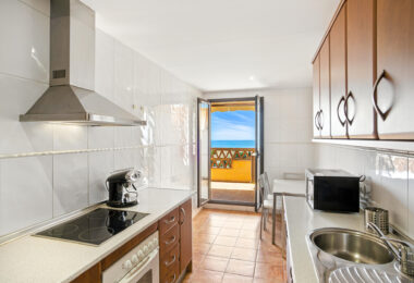 Beautiful, south facing three bedroom duplex penthouse, located in the gated community Costa Nagueles III