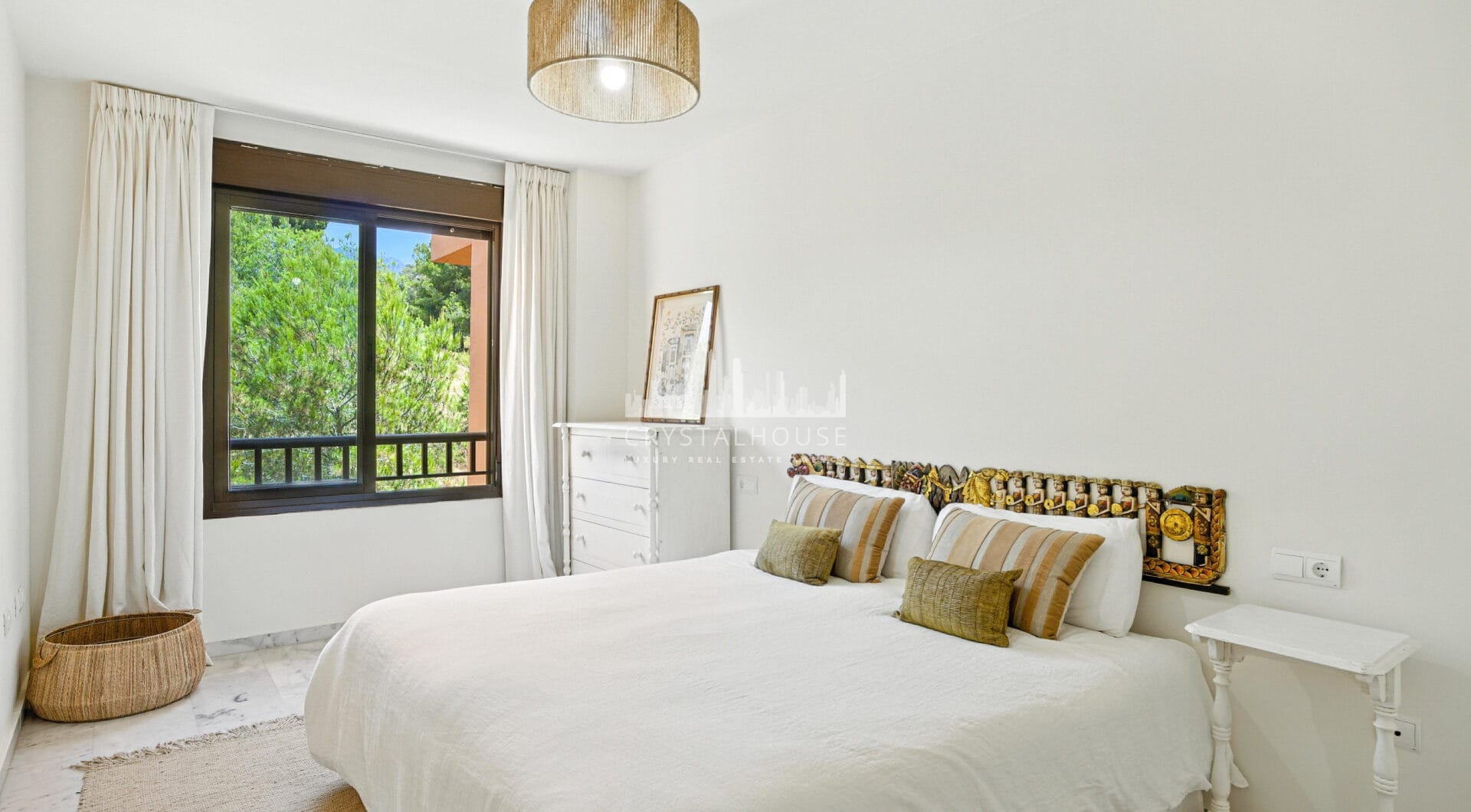 Beautiful, south facing three bedroom duplex penthouse, located in the gated community Costa Nagueles III