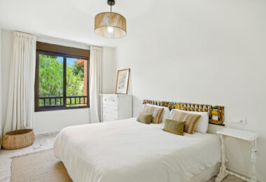 Beautiful, south facing three bedroom duplex penthouse, located in the gated community Costa Nagueles III