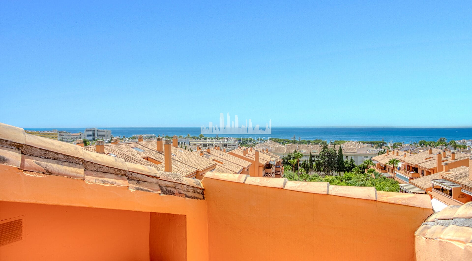 Beautiful, south facing three bedroom duplex penthouse, located in the gated community Costa Nagueles III
