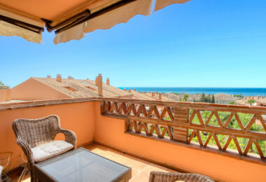 Beautiful, south facing three bedroom duplex penthouse, located in the gated community Costa Nagueles III