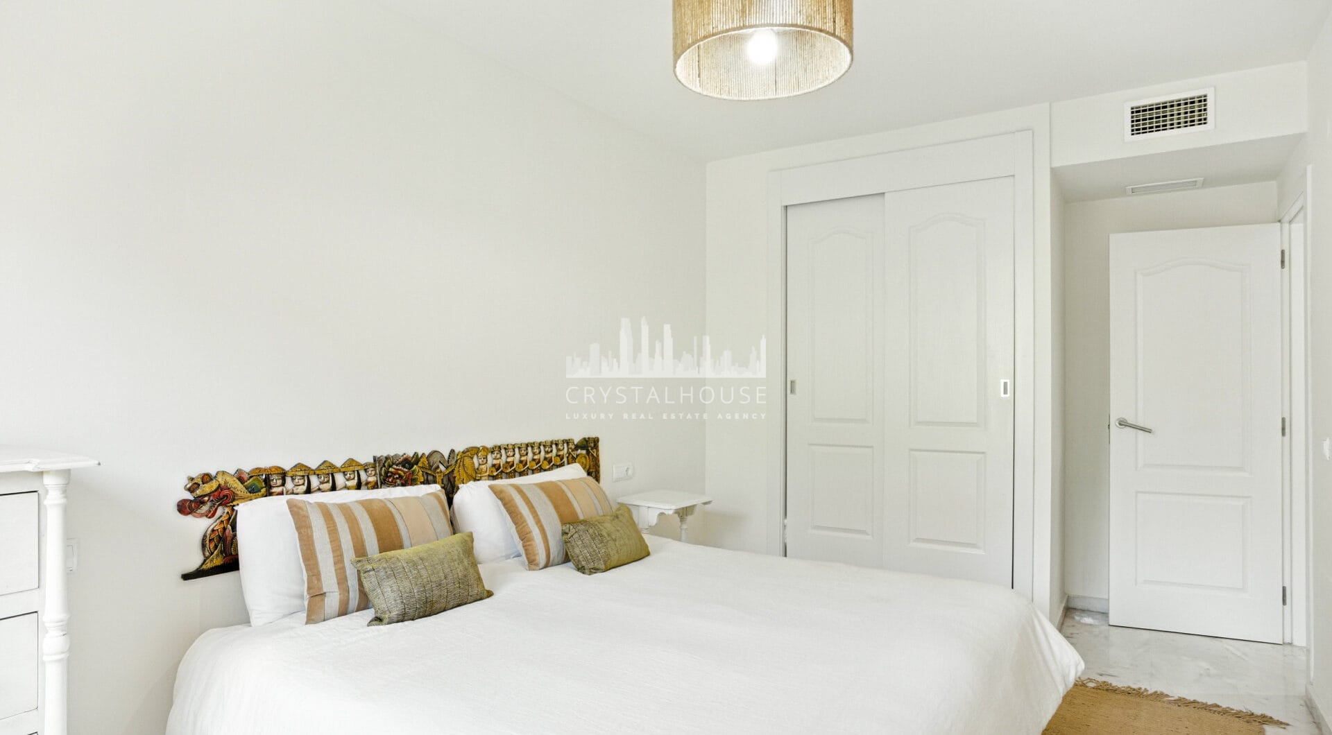 Beautiful, south facing three bedroom duplex penthouse, located in the gated community Costa Nagueles III