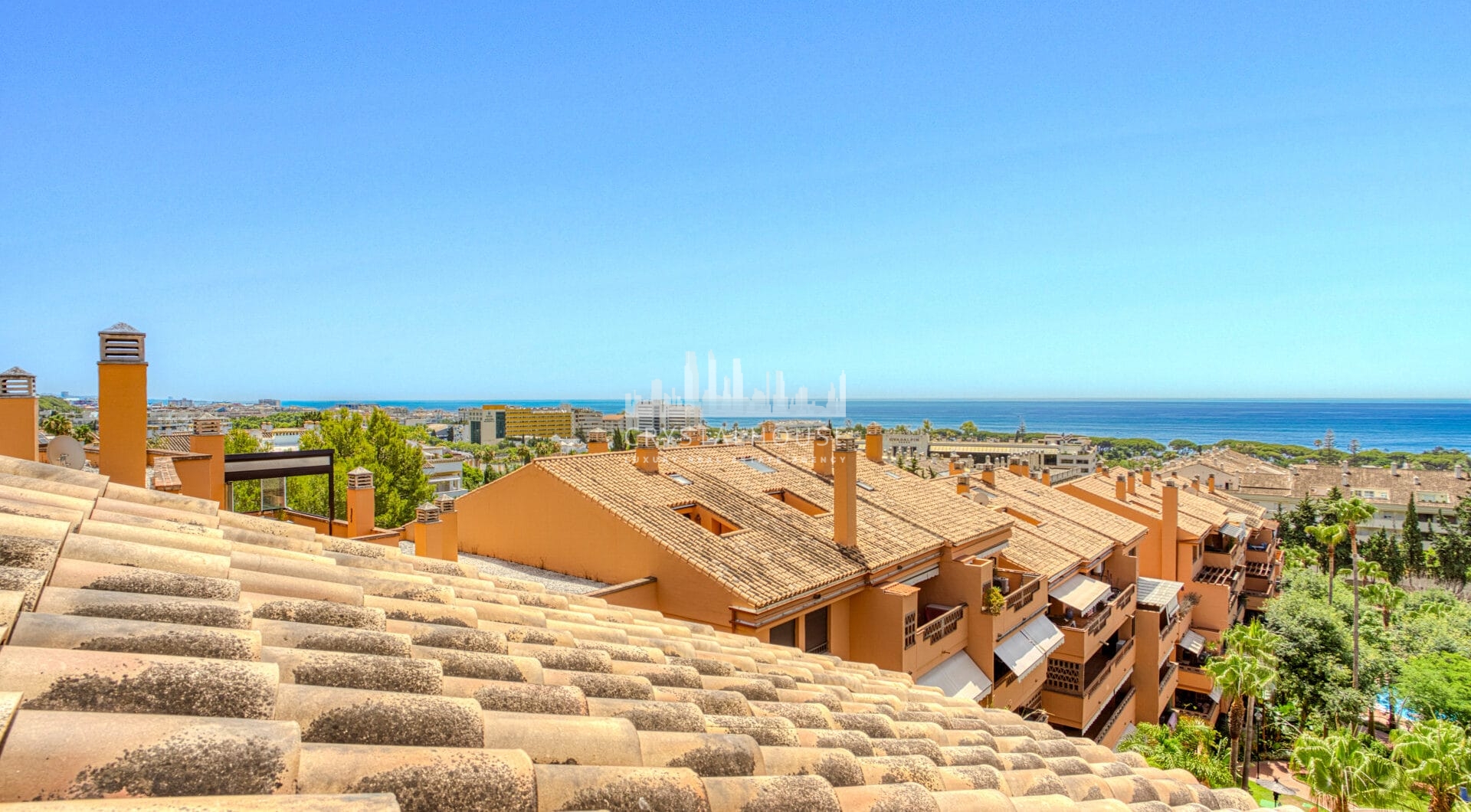 Beautiful, south facing three bedroom duplex penthouse, located in the gated community Costa Nagueles III