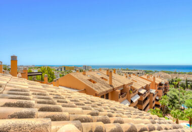 Beautiful, south facing three bedroom duplex penthouse, located in the gated community Costa Nagueles III