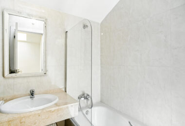 Beautiful, south facing three bedroom duplex penthouse, located in the gated community Costa Nagueles III