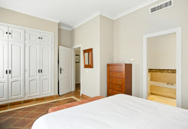 Beautiful, south west facing, two bedroom Villa located in the tranquil hills of the Sierra Blanca Country Club