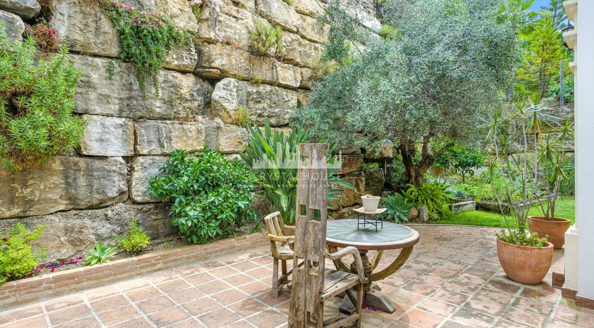 Beautiful, south west facing, two bedroom Villa located in the tranquil hills of the Sierra Blanca Country Club