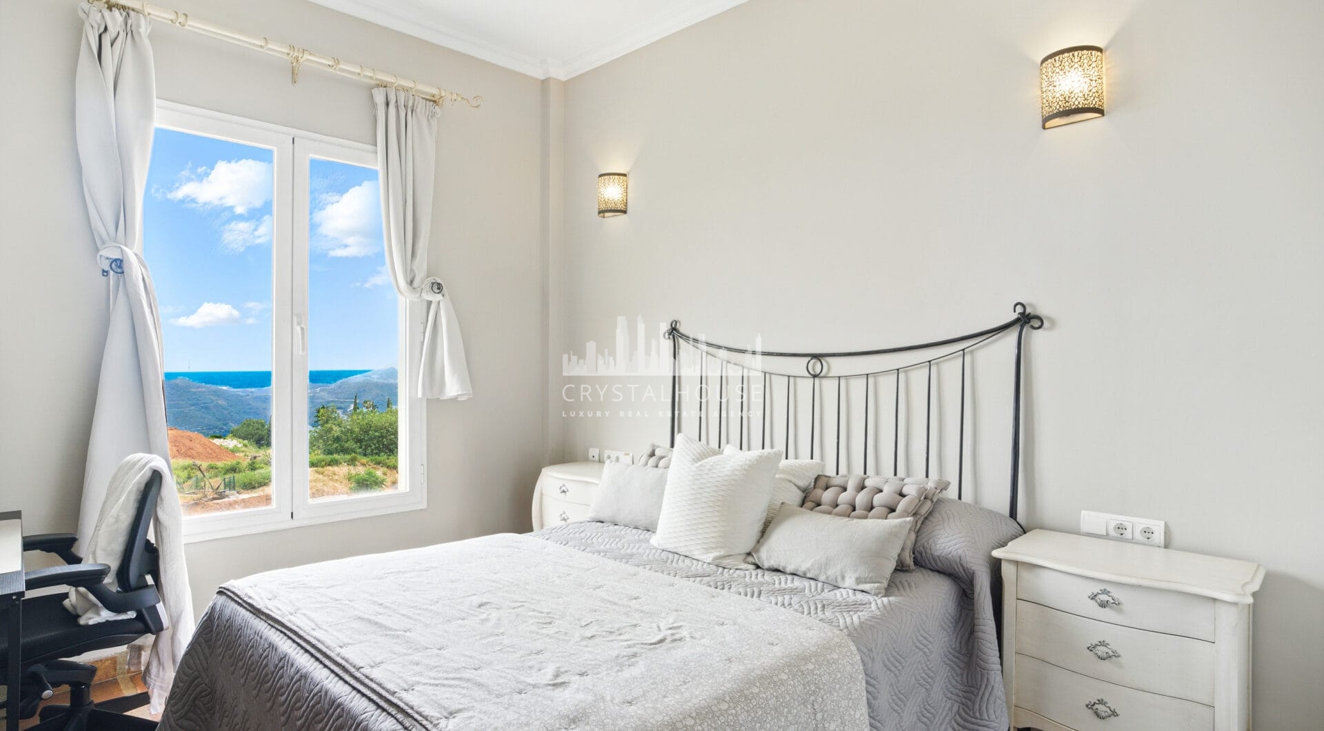 Beautiful, south west facing, two bedroom Villa located in the tranquil hills of the Sierra Blanca Country Club