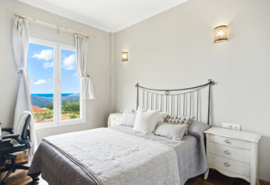Beautiful, south west facing, two bedroom Villa located in the tranquil hills of the Sierra Blanca Country Club