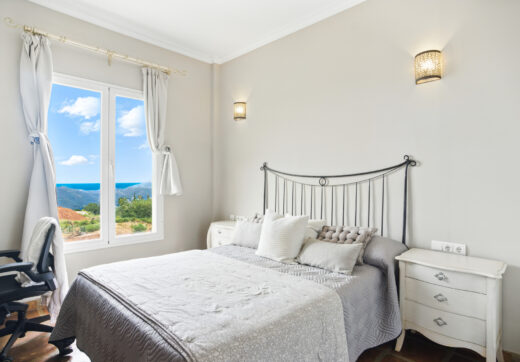 Beautiful, south west facing, two bedroom Villa located in the tranquil hills of the Sierra Blanca Country Club