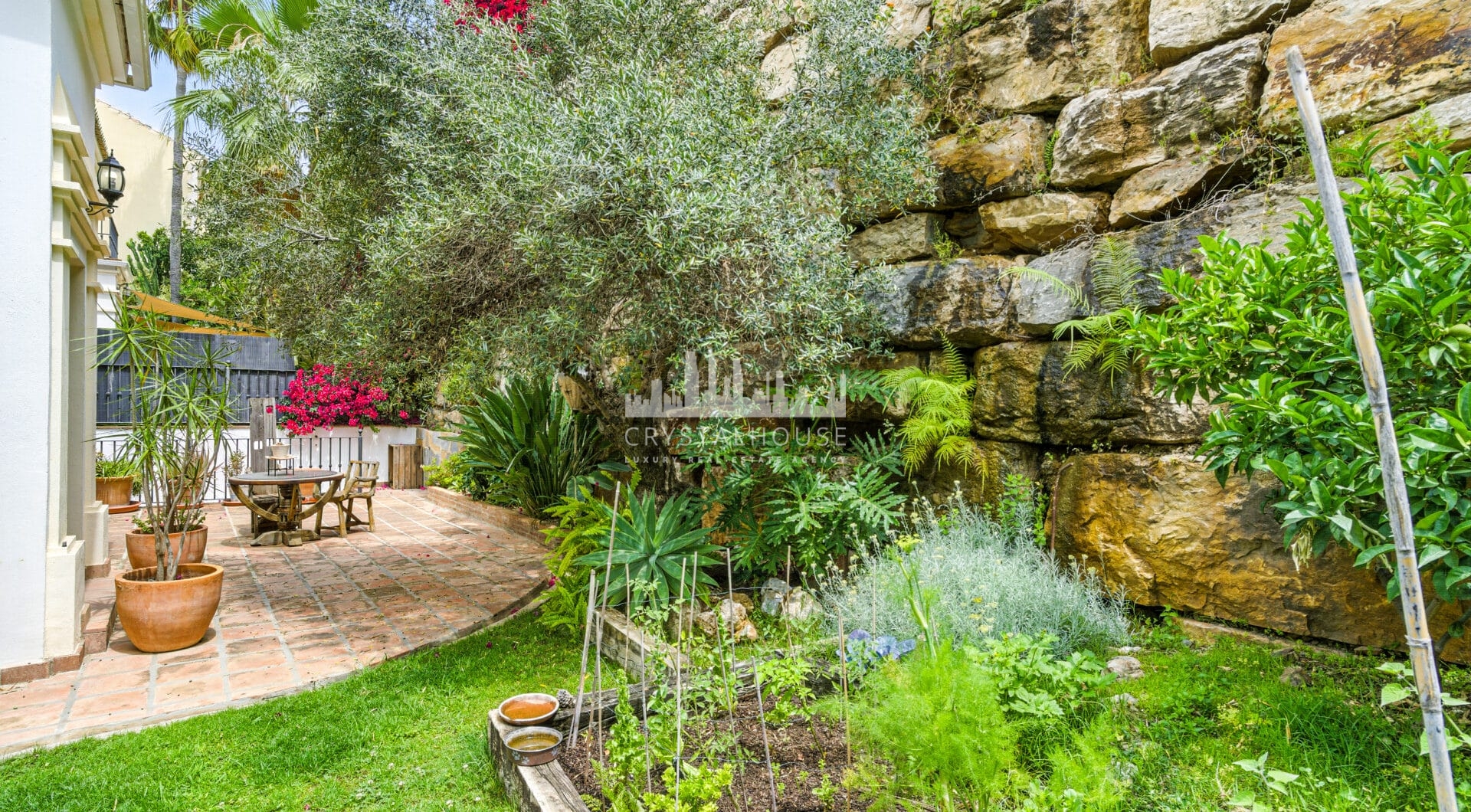 Beautiful, south west facing, two bedroom Villa located in the tranquil hills of the Sierra Blanca Country Club