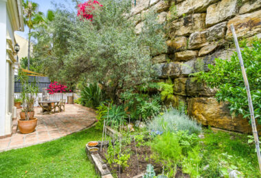 Beautiful, south west facing, two bedroom Villa located in the tranquil hills of the Sierra Blanca Country Club