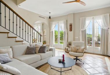Beautiful, south west facing, two bedroom Villa located in the tranquil hills of the Sierra Blanca Country Club