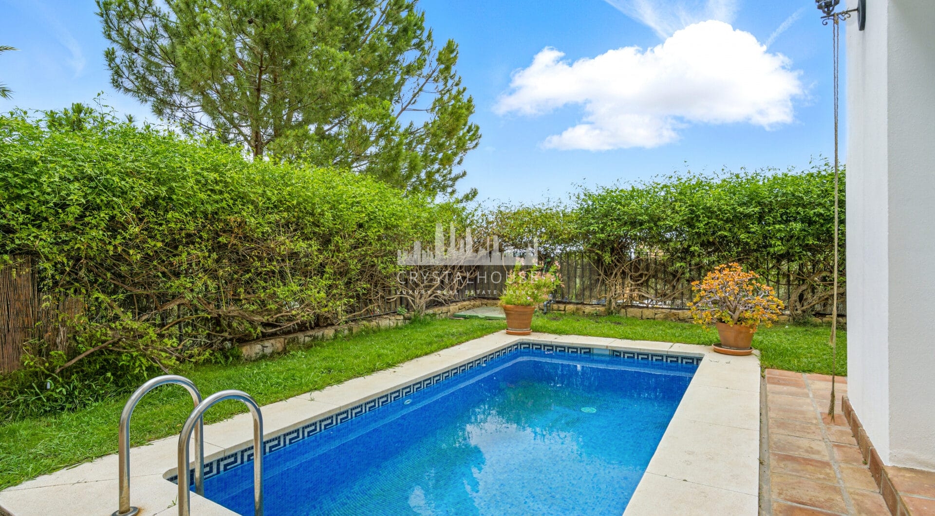 Beautiful, south west facing, two bedroom Villa located in the tranquil hills of the Sierra Blanca Country Club