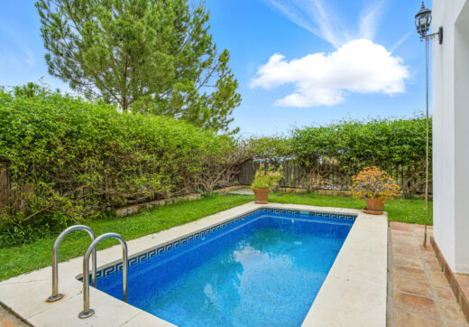 Beautiful, south west facing, two bedroom Villa located in the tranquil hills of the Sierra Blanca Country Club