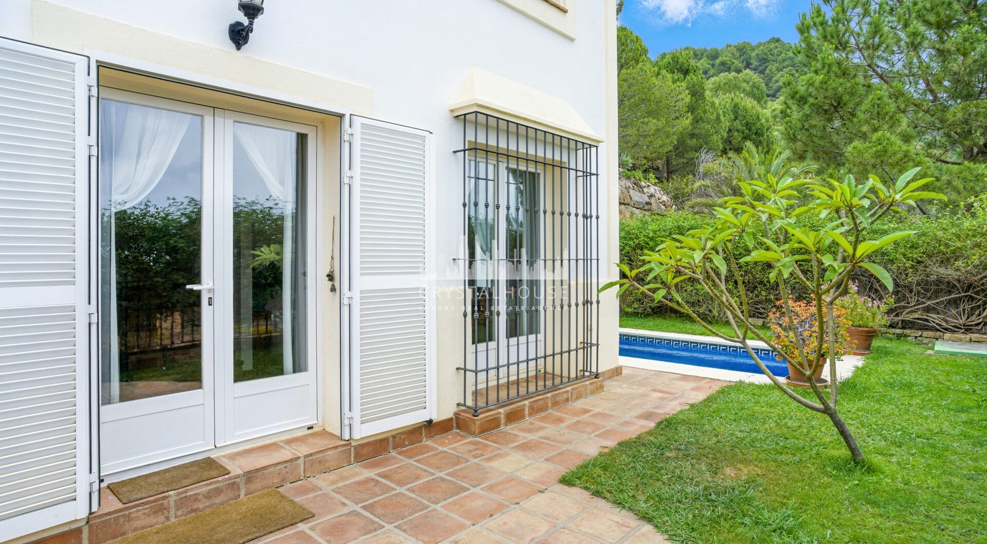 Beautiful, south west facing, two bedroom Villa located in the tranquil hills of the Sierra Blanca Country Club