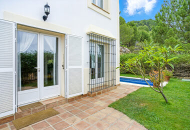 Beautiful, south west facing, two bedroom Villa located in the tranquil hills of the Sierra Blanca Country Club