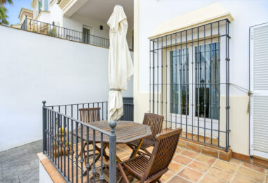 Beautiful, south west facing, two bedroom Villa located in the tranquil hills of the Sierra Blanca Country Club