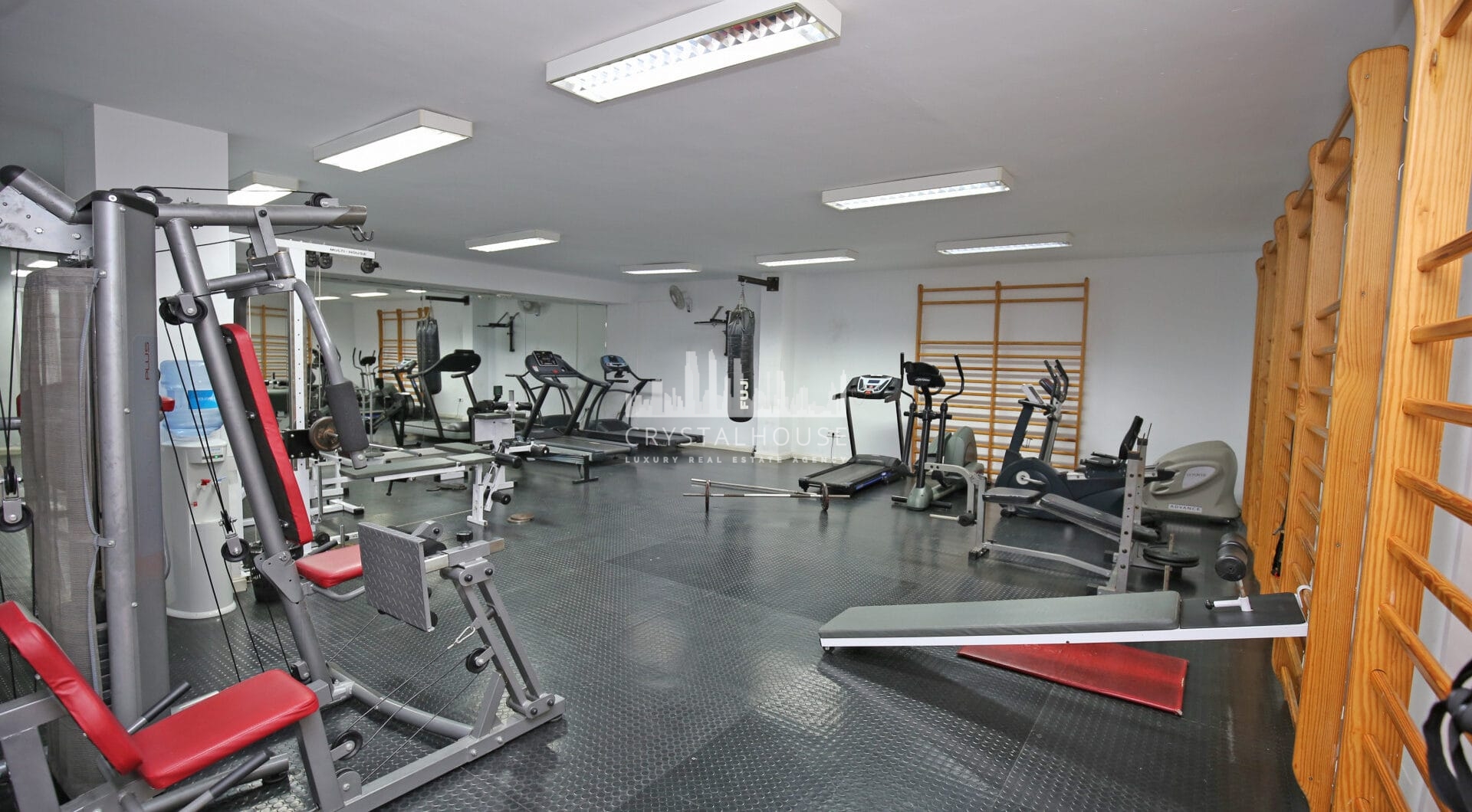 Impressive three bedroom, south facing duplex penthouse in the well-known and gated community Marbella Real