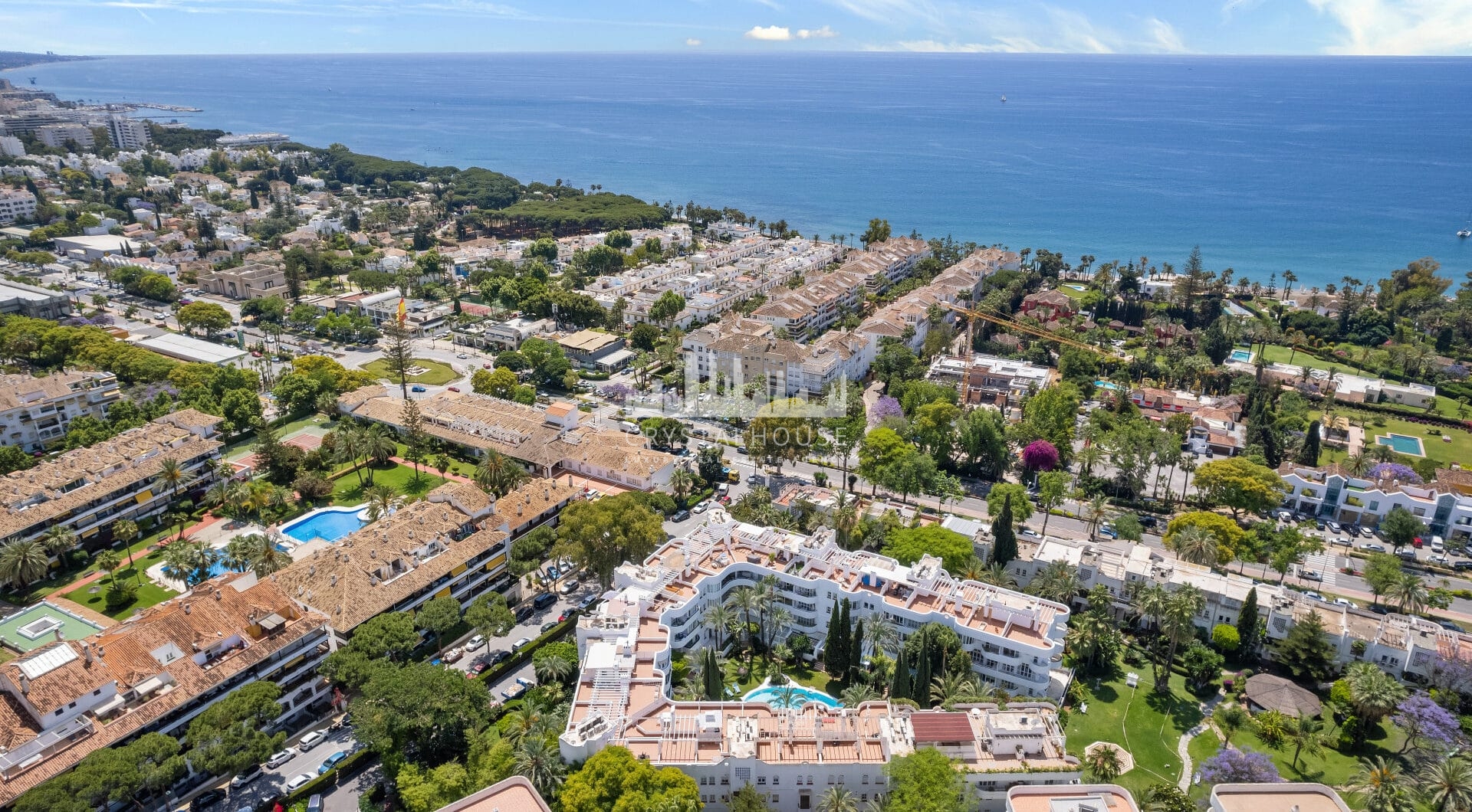 Impressive three bedroom, south facing duplex penthouse in the well-known and gated community Marbella Real
