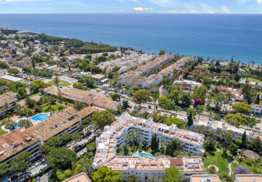 Impressive three bedroom, south facing duplex penthouse in the well-known and gated community Marbella Real