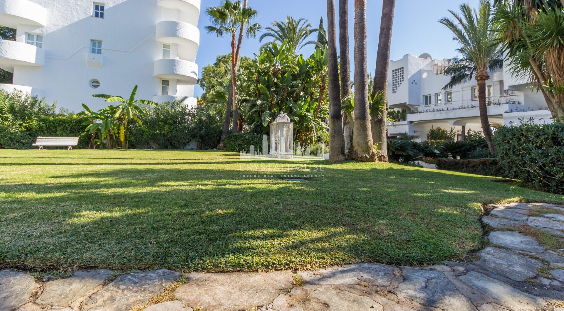 Impressive three bedroom, south facing duplex penthouse in the well-known and gated community Marbella Real