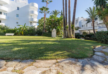 Impressive three bedroom, south facing duplex penthouse in the well-known and gated community Marbella Real