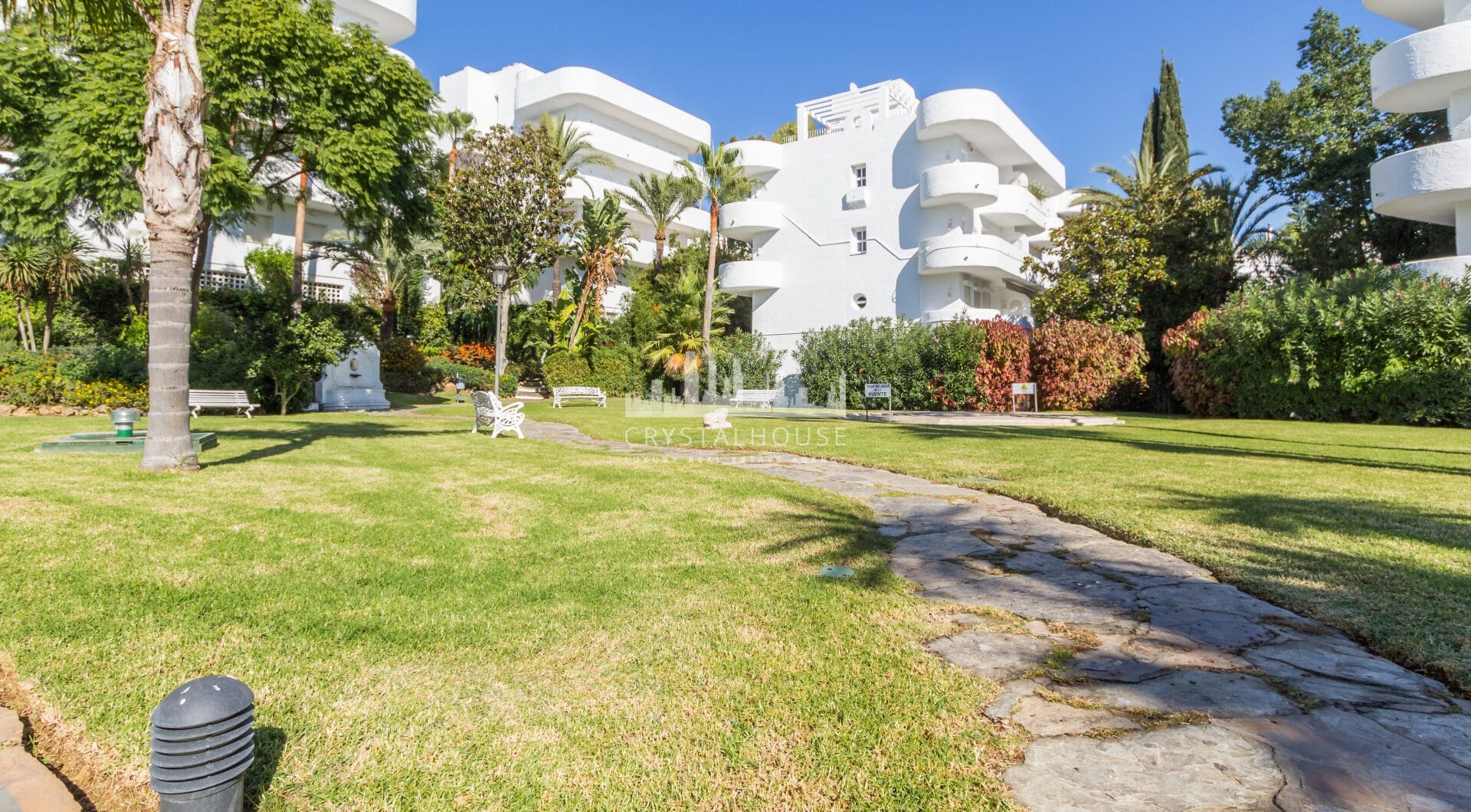 Impressive three bedroom, south facing duplex penthouse in the well-known and gated community Marbella Real
