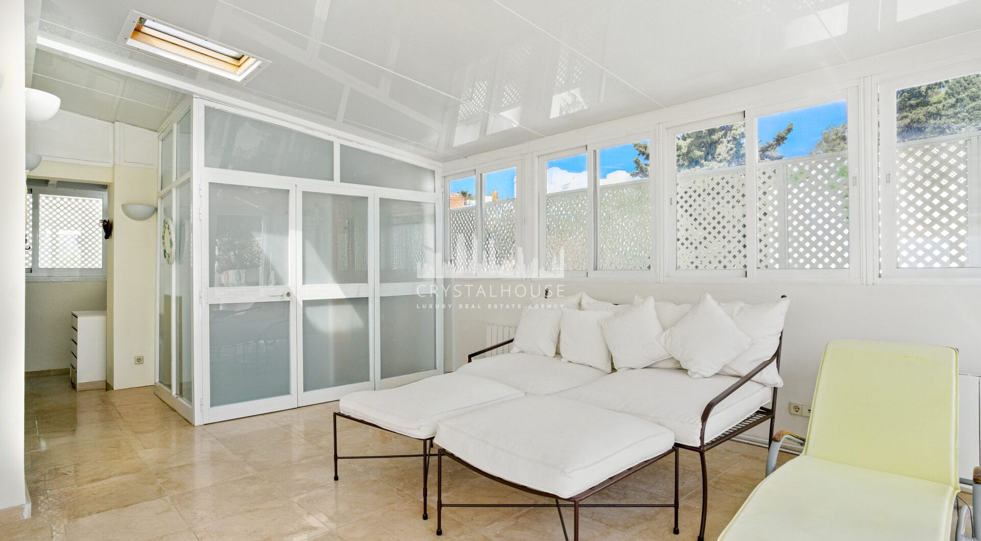 Impressive three bedroom, south facing duplex penthouse in the well-known and gated community Marbella Real