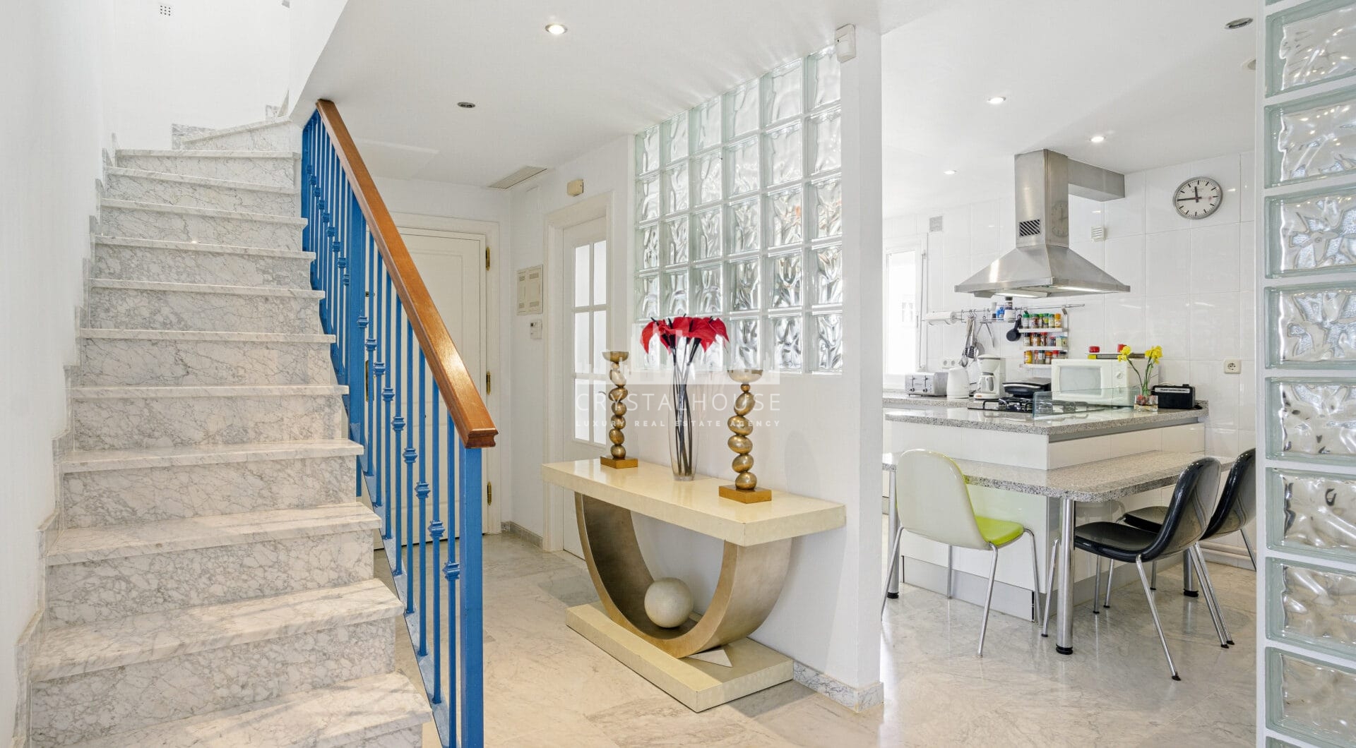Impressive three bedroom, south facing duplex penthouse in the well-known and gated community Marbella Real