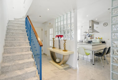 Impressive three bedroom, south facing duplex penthouse in the well-known and gated community Marbella Real