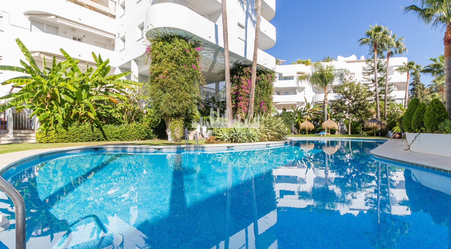 Impressive three bedroom, south facing duplex penthouse in the well-known and gated community Marbella Real