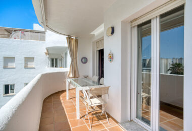 Impressive three bedroom, south facing duplex penthouse in the well-known and gated community Marbella Real