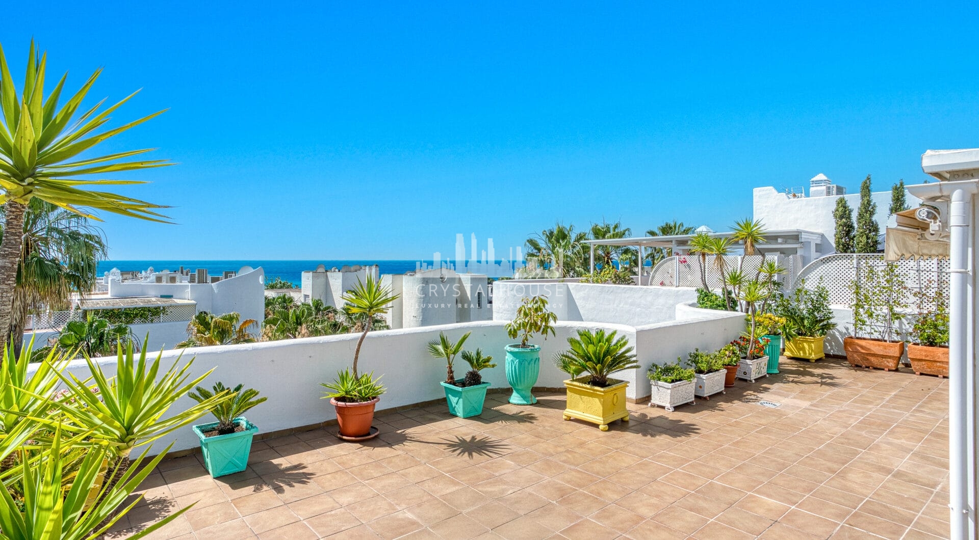 Impressive three bedroom, south facing duplex penthouse in the well-known and gated community Marbella Real
