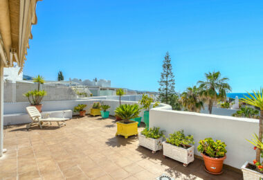 Impressive three bedroom, south facing duplex penthouse in the well-known and gated community Marbella Real